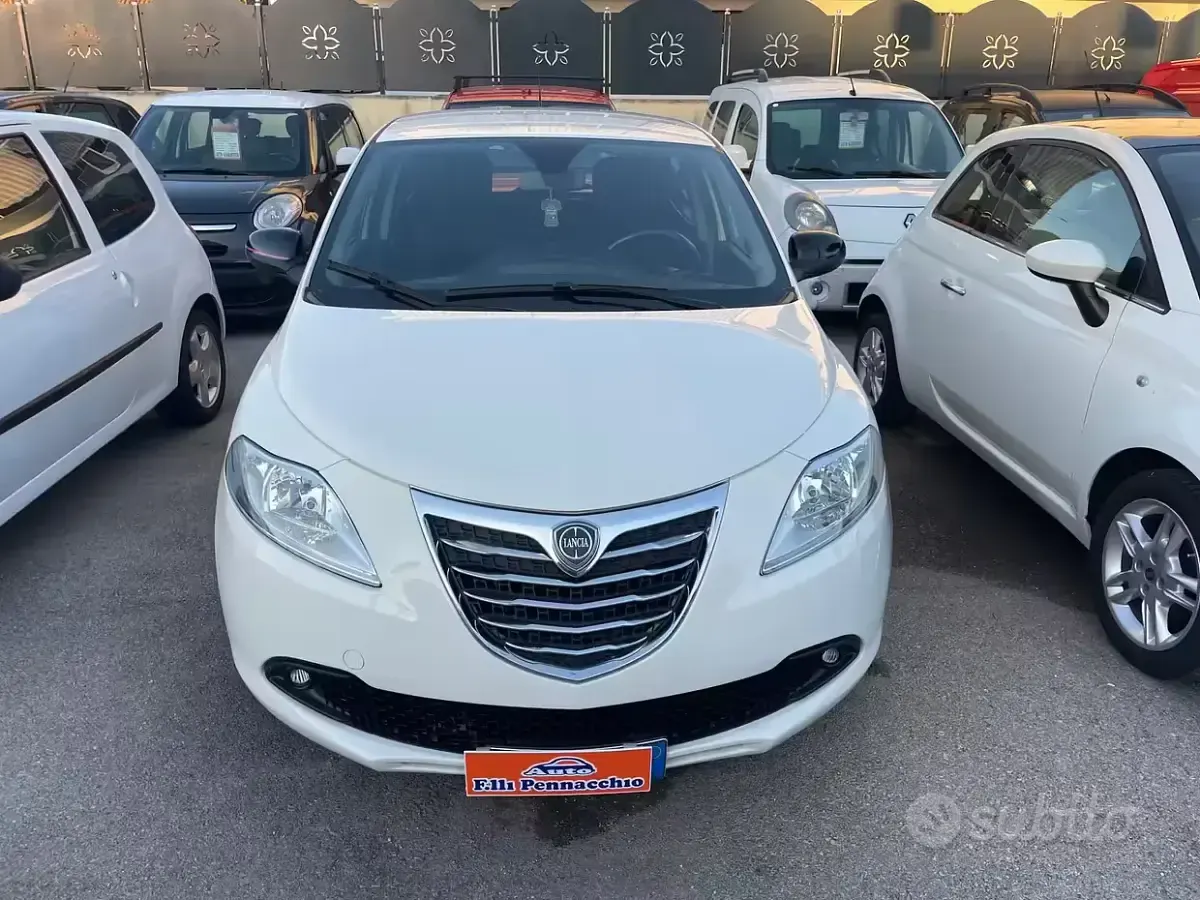 Usata Lancia Ypsilon 95 CV (69 kW) 2013 Bianco Utilitaria