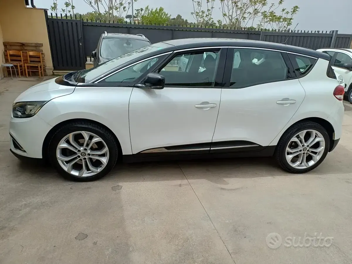 Usata Renault Scénic IV Business 110 CV (80 kW) 2019 Bianco Monovolume
