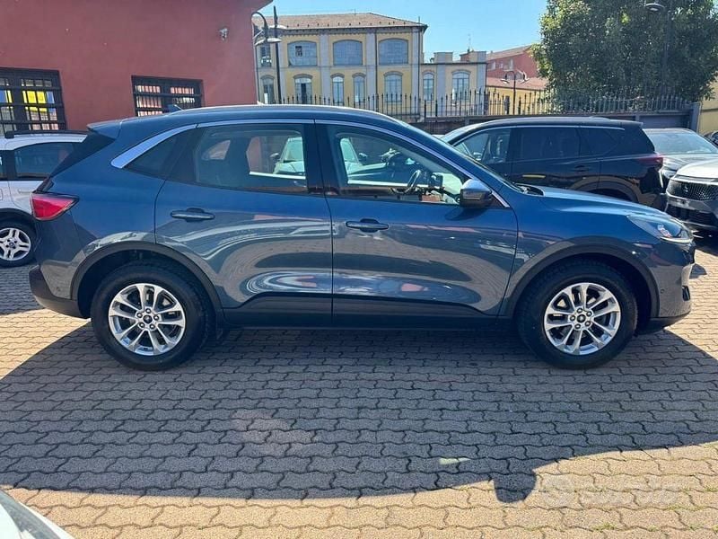 Usado Ford Kuga Titanium 120 CV (88 kW) 2022 Gris SUV