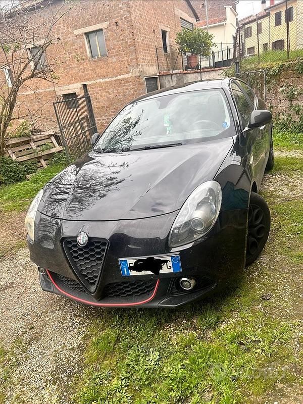 Nero Usata 2017 Alfa Romeo Giulietta Super Tre volumi | 13.000 € (Cara) - Immagine 1/4