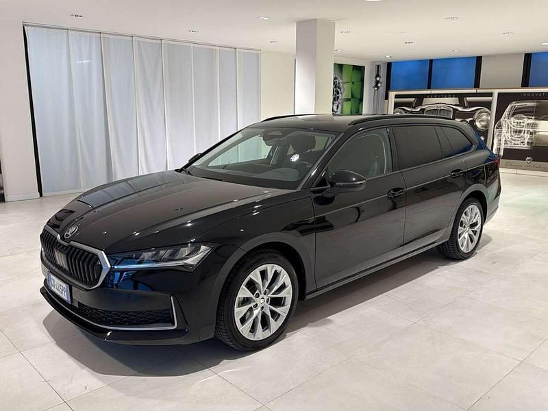 Nero Usata 2024 Skoda Superb Station wagon | 29.900 € (Super prezzo) - Immagine 1/4