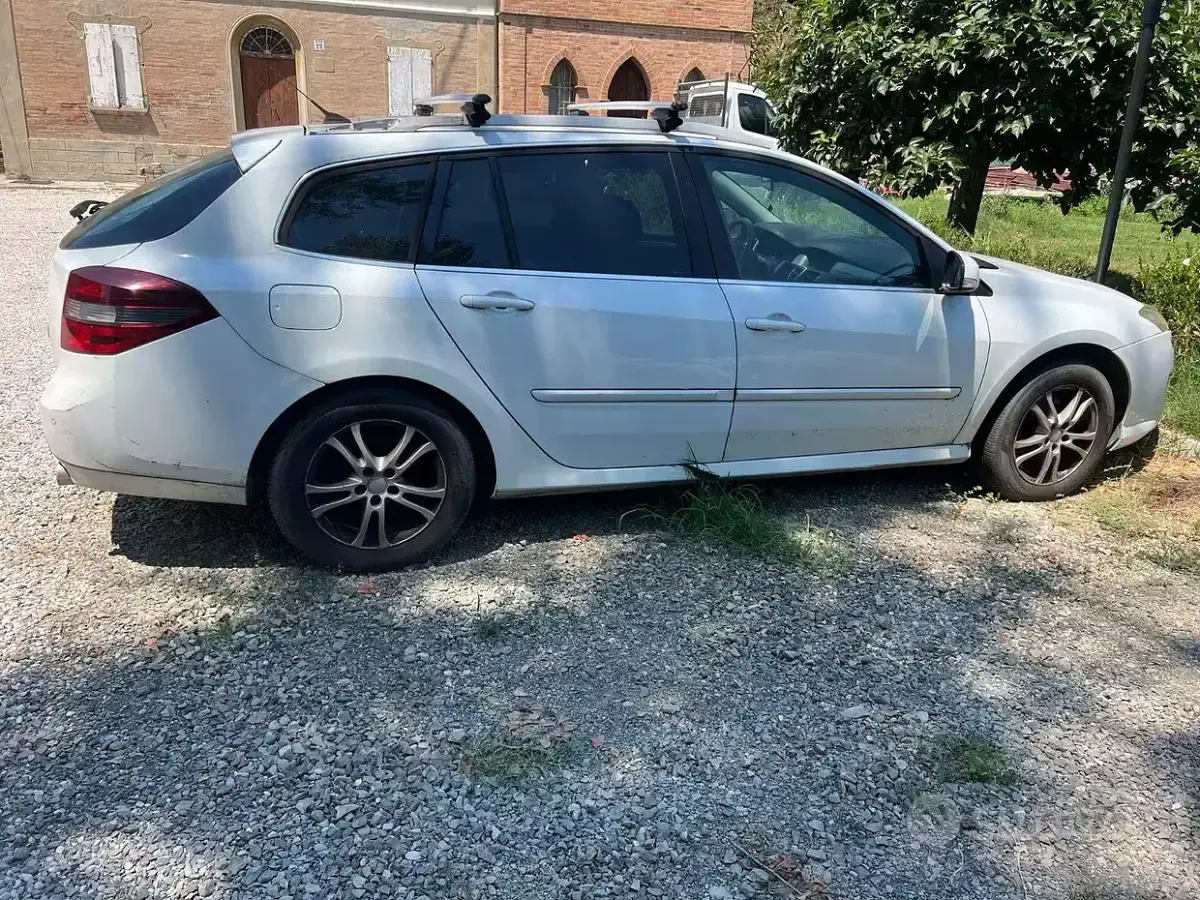 Usata Renault Laguna III 140 CV (102 kW) 2011 Bianco Station wagon
