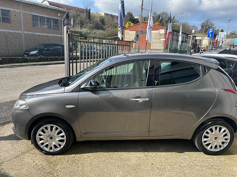 Usata Lancia Ypsilon S 95 CV (69 kW) 2017 Grigio Utilitaria