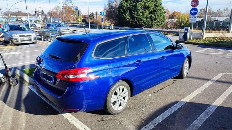 Blu Usata 2019 Peugeot 308 SW Business-Line Station wagon | 9900 € (Super prezzo) - Immagine 1/4