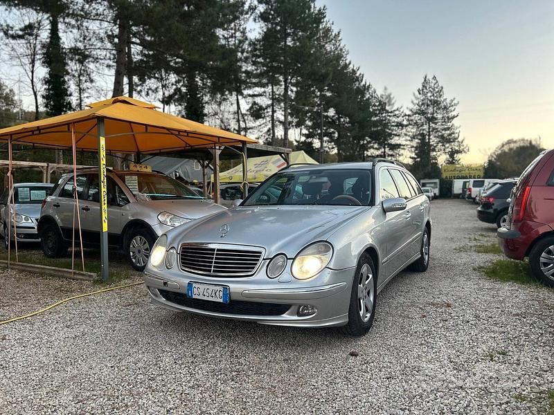 Usata Mercedes E280 Avantgarde 177 CV (130 kW) 2005 Gray Berlina