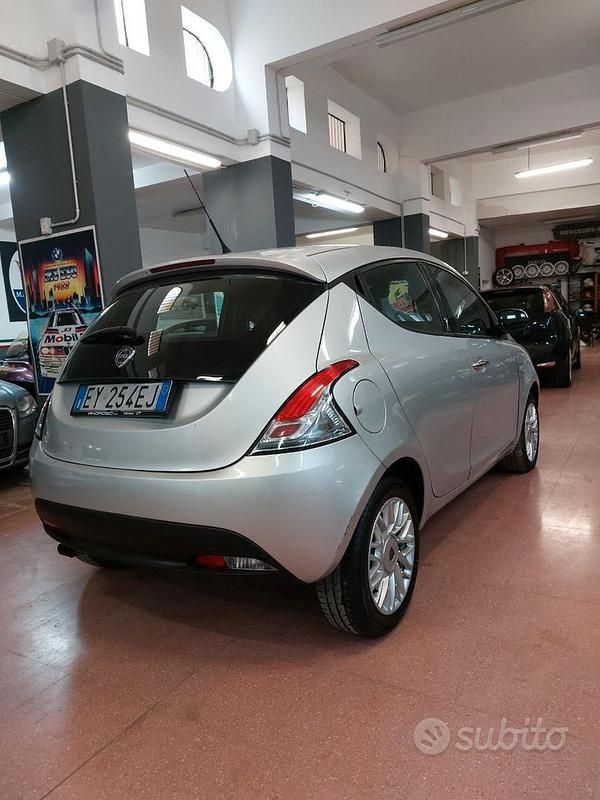 Usata Lancia Ypsilon 95 CV (69 kW) 2015 Grigio Utilitaria