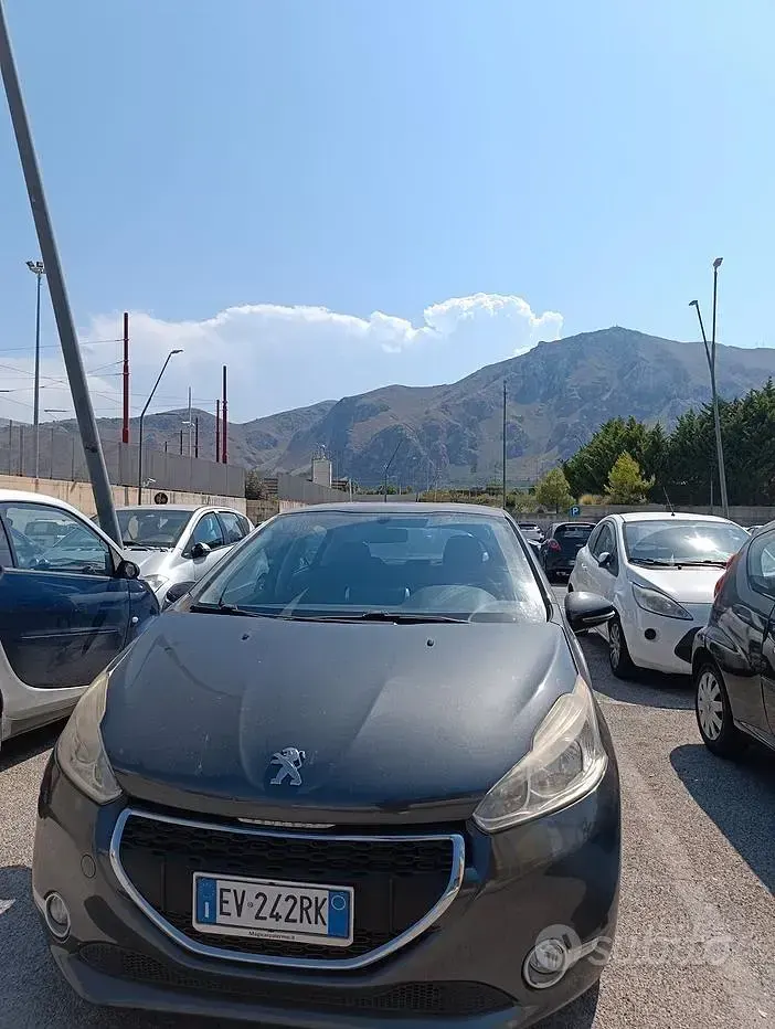 Usata Peugeot 208 Active 95 CV (69 kW) 2014 Grigio Utilitaria