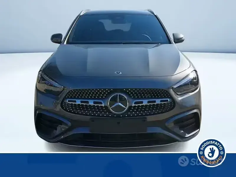Usata Mercedes GLA200 AMG line 150 CV (110 kW) 2026 Grigio SUV