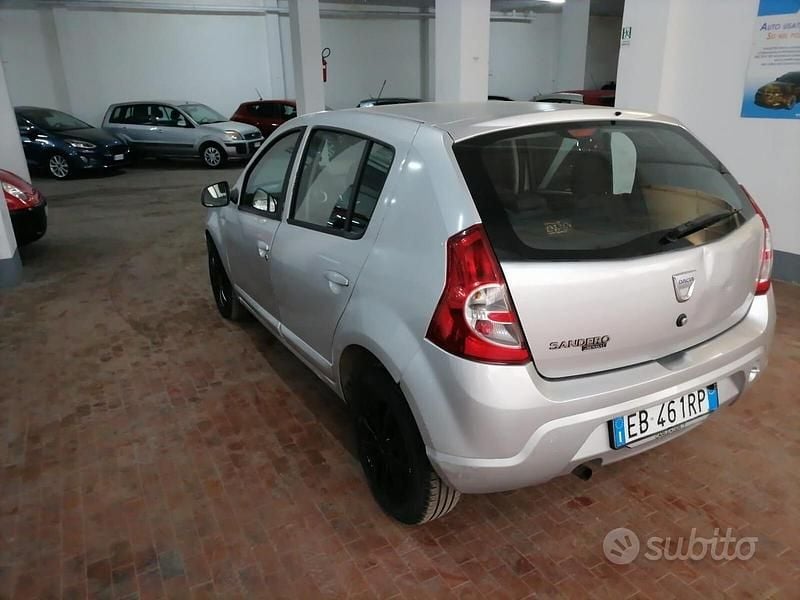 Usata Dacia Sandero 75 CV (55 kW) 2010 Grigio Utilitaria