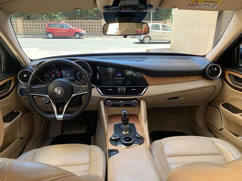 Usata Alfa Romeo Giulia Lusso 179 CV (131 kW) 2016 Blu/azzurro Berlina