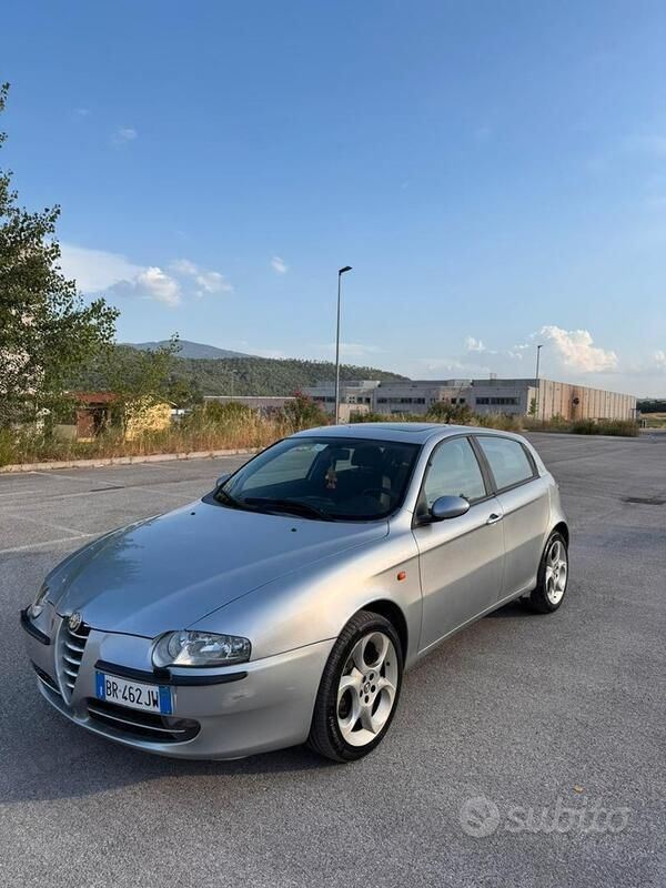 Usata Alfa Romeo 147 Distinctive 150 CV (110 kW) 2001 Utilitaria