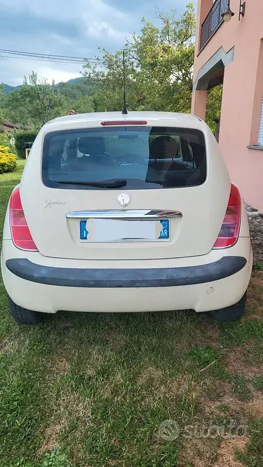 Usata Lancia Ypsilon 60 CV (44 kW) 2003 Giallo Utilitaria