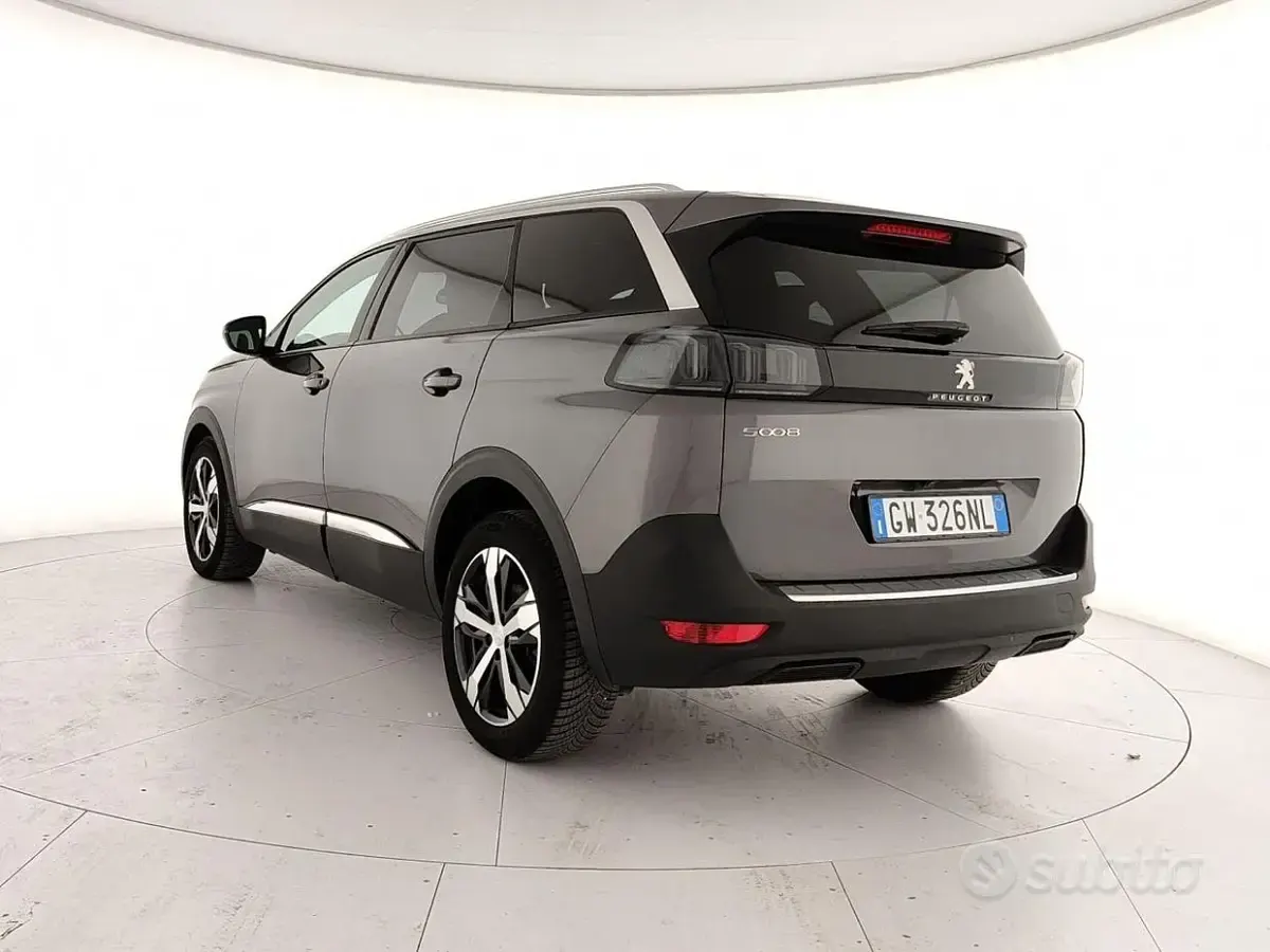 Usata Peugeot 5008 Allure 131 CV (96 kW) 2024 Grigio SUV