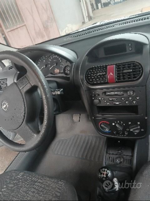 Usata Opel Corsa 75 CV (55 kW) 2001 Grigio Berlina