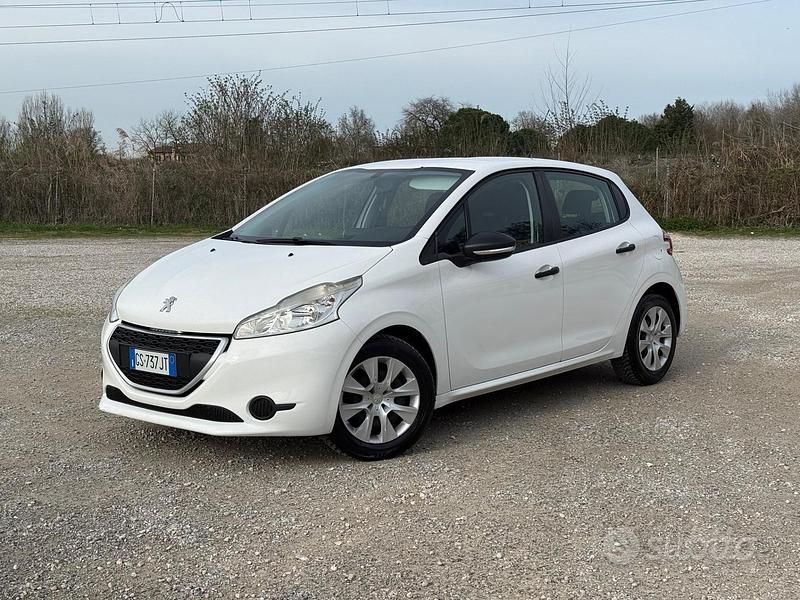 Usata Peugeot 208 Active 68 CV (50 kW) 2013 Bianco Utilitaria