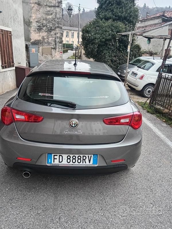 Usata Alfa Romeo Giulietta 120 CV (88 kW) 2016 Grigio Utilitaria