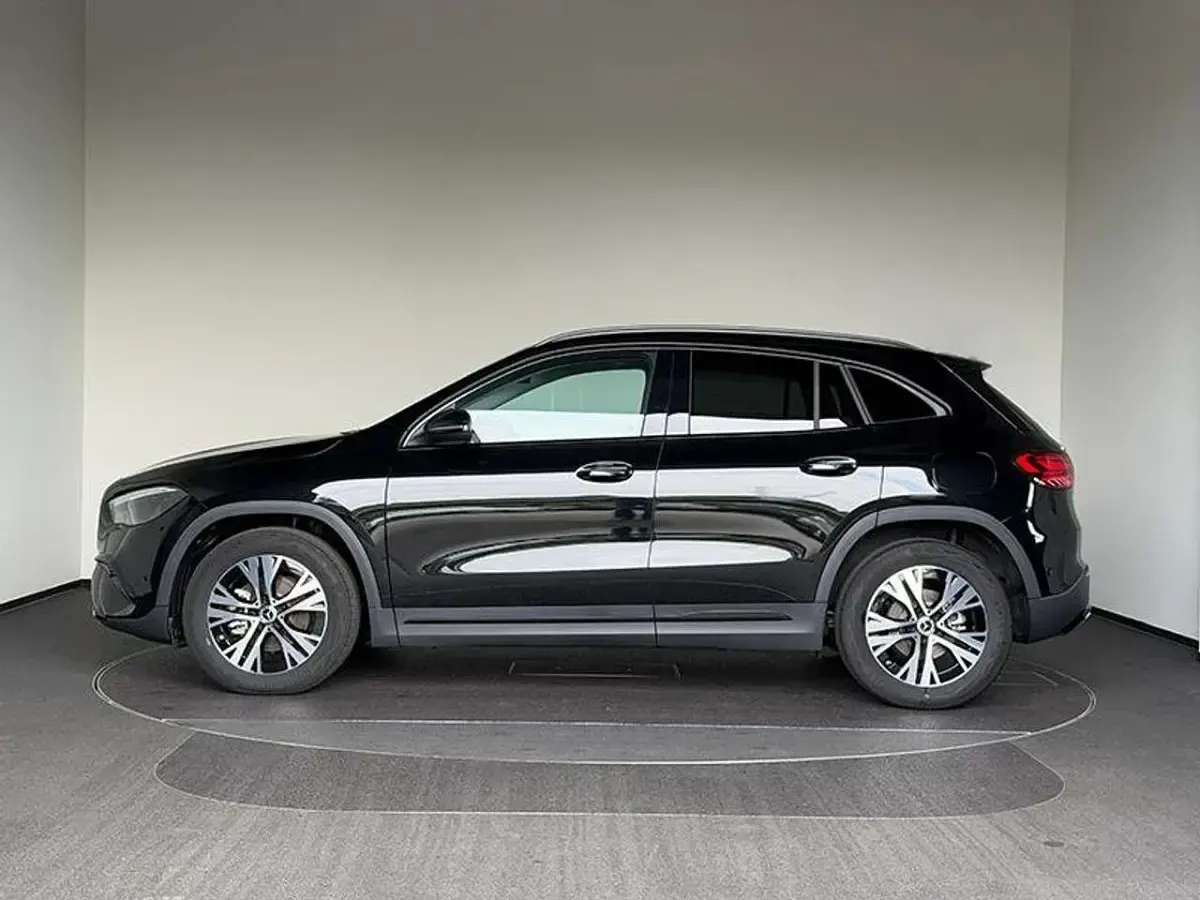 Nuova Mercedes GLA200 150 CV (110 kW) 2025 Nero SUV