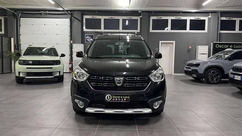 Usata Dacia Dokker Stepway 95 CV (69 kW) 2020 Nero Monovolume