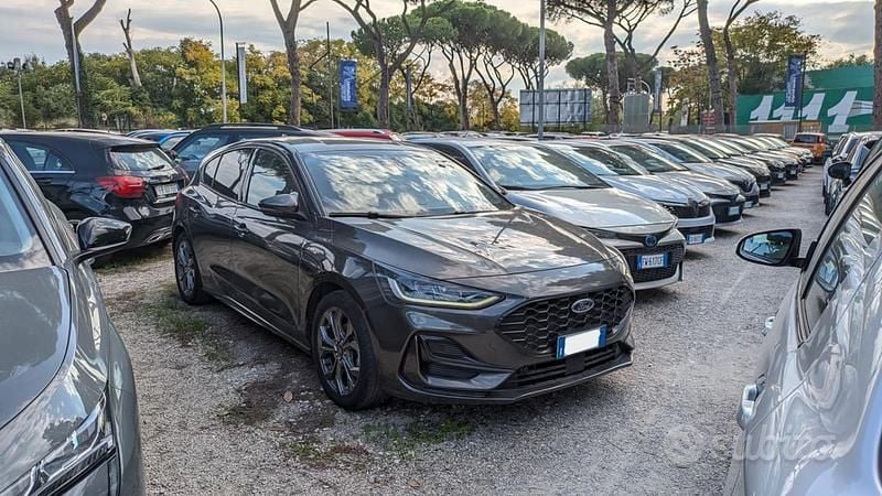Usata Ford Focus ST-Line 120 CV (88 kW) 2022 Grigio Berlina