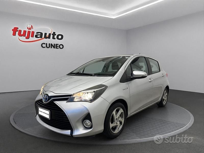 Grigio Usata 2016 Toyota Yaris Hybrid Active Due volumi | 9900 € (Ottimo prezzo) - Immagine 1/4