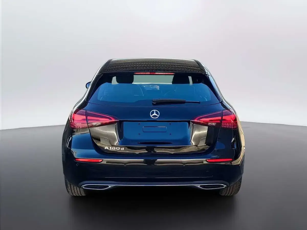 Nuova Mercedes A180 116 CV (85 kW) 2026 Nero notte Berlina