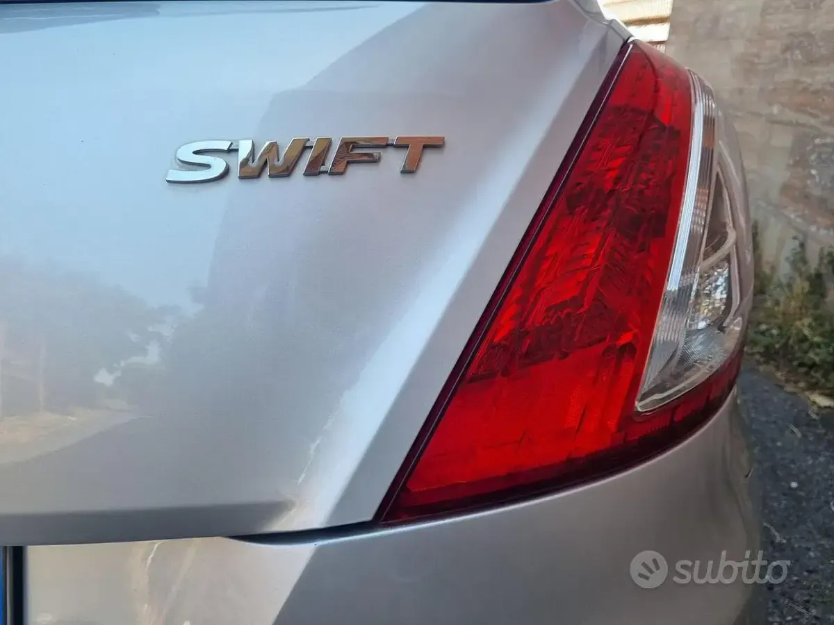 Usata Suzuki Swift 94 CV (69 kW) 2011 Grigio Utilitaria