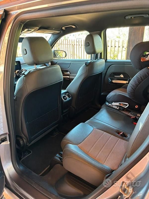 Usado Mercedes EQB300 167 kW (228 CV) 2022 Gris SUV