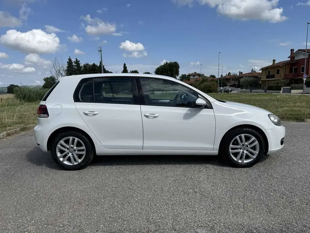 Usata VW Golf VI Highline 105 CV (77 kW) 2010 Bianco Utilitaria