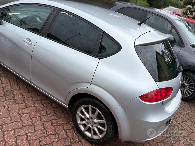 Usata Seat Leon Style 102 CV (75 kW) 2010 Grigio Berlina