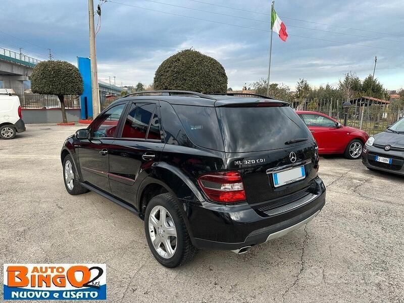 Usata Mercedes ML320 224 CV (164 kW) 2006 Nero SUV