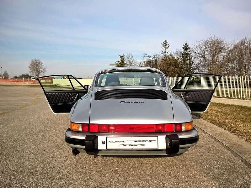 Usata Porsche 911 Carrera 231 CV (169 kW) 1988 Argento Coupé