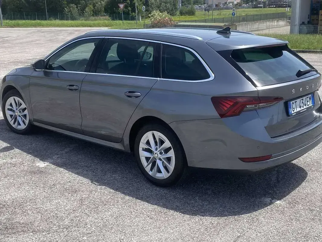 Usata Skoda Octavia Style 150 CV (110 kW) 2024 Grigio Station wagon