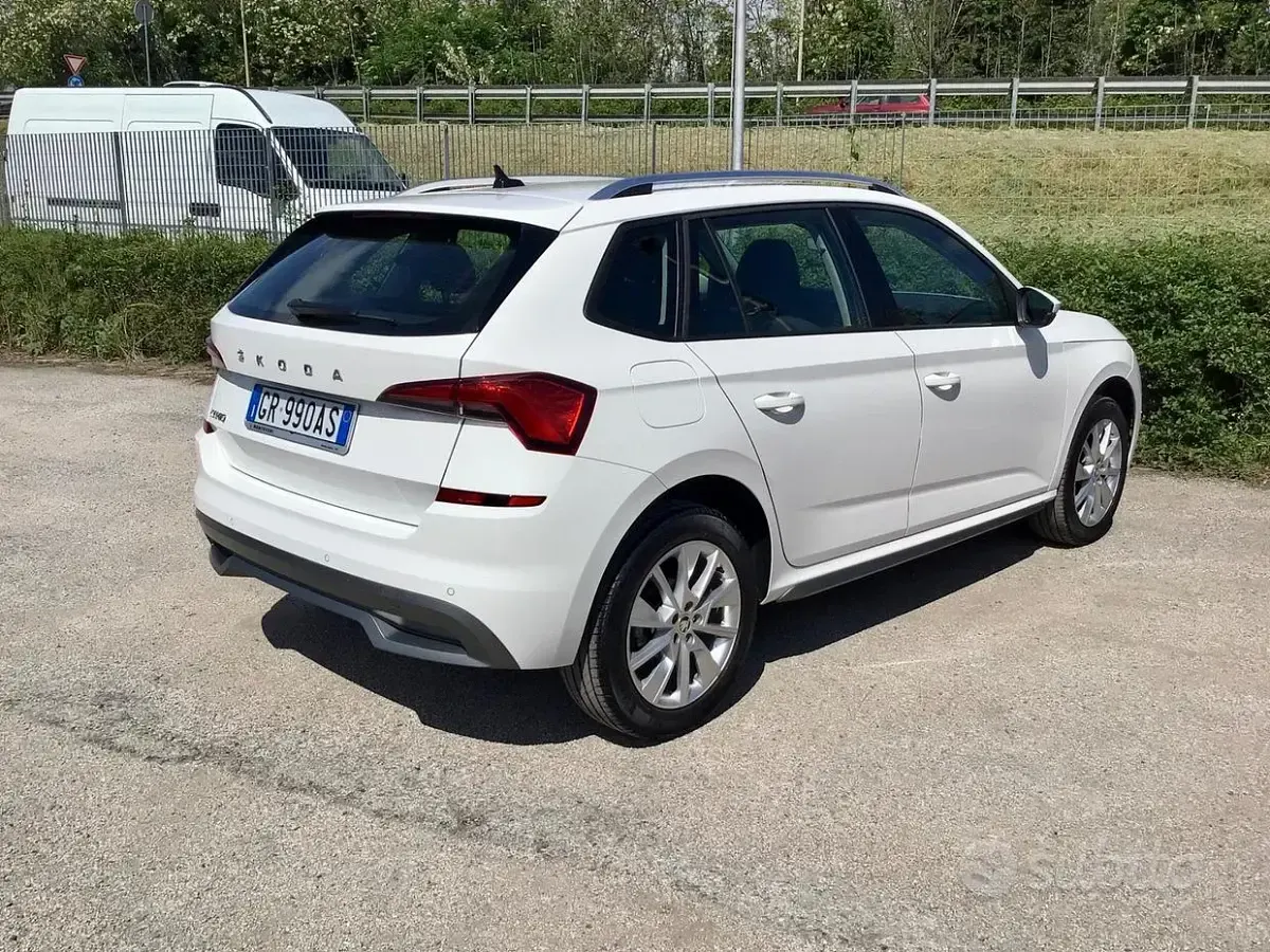 Begagnad Skoda Kamiq Style 110 HK (80 kW) 2023 Vit SUV