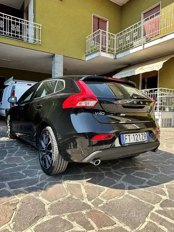 Usata Volvo V40 Business Edition 120 CV (88 kW) 2019 Nero Berlina
