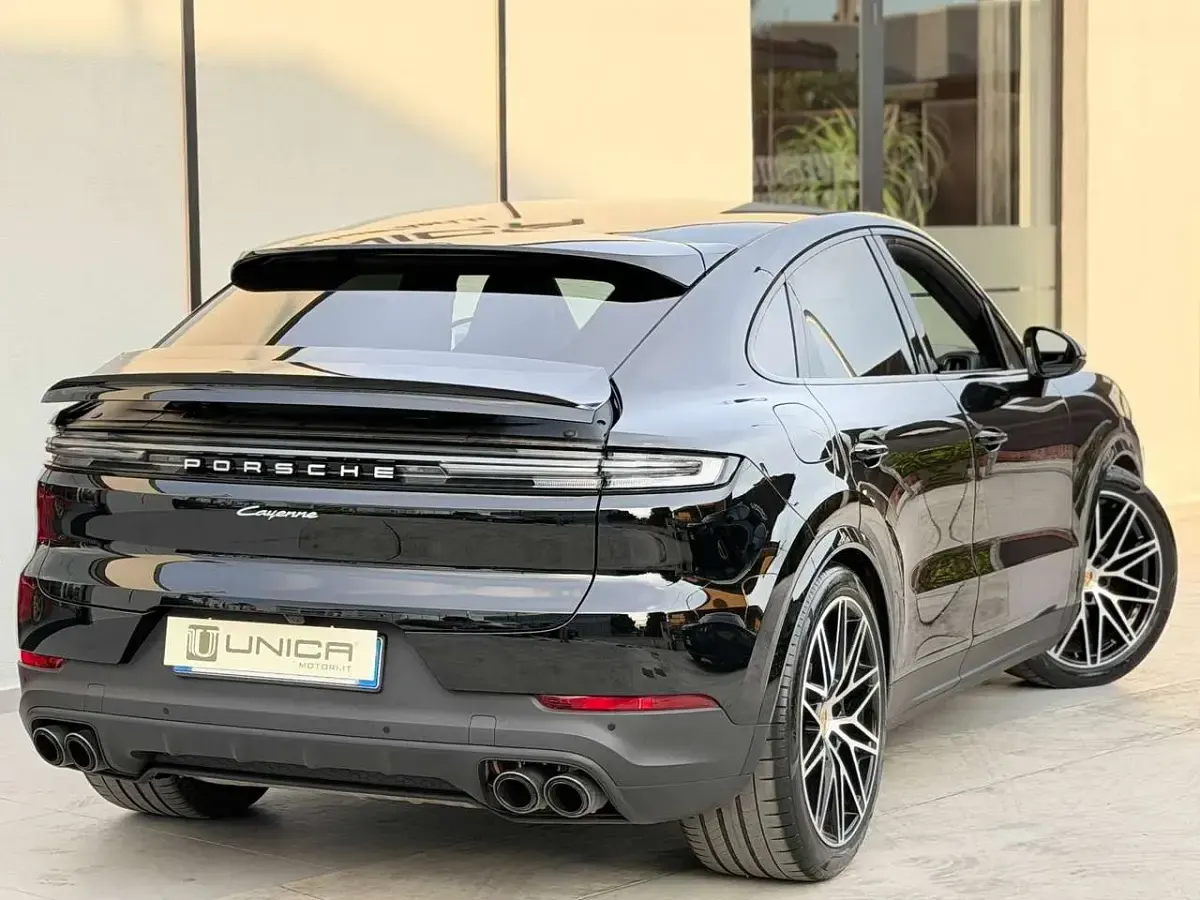 Usata Porsche Cayenne 354 CV (260 kW) 2024 Nero SUV