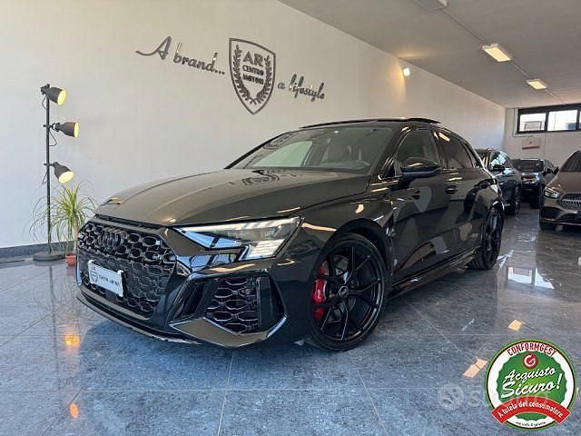 Nero Usata 2022 Audi RS3 Comfort Tre volumi | 49.900 € (Buon prezzo) - Immagine 1/4
