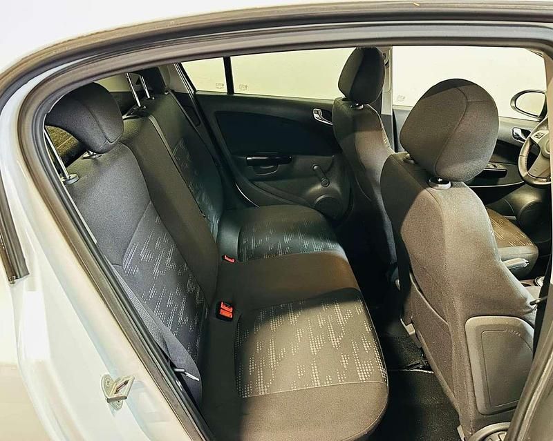 Usata Opel Corsa Cosmo 86 CV (63 kW) 2011 Bianco Berlina
