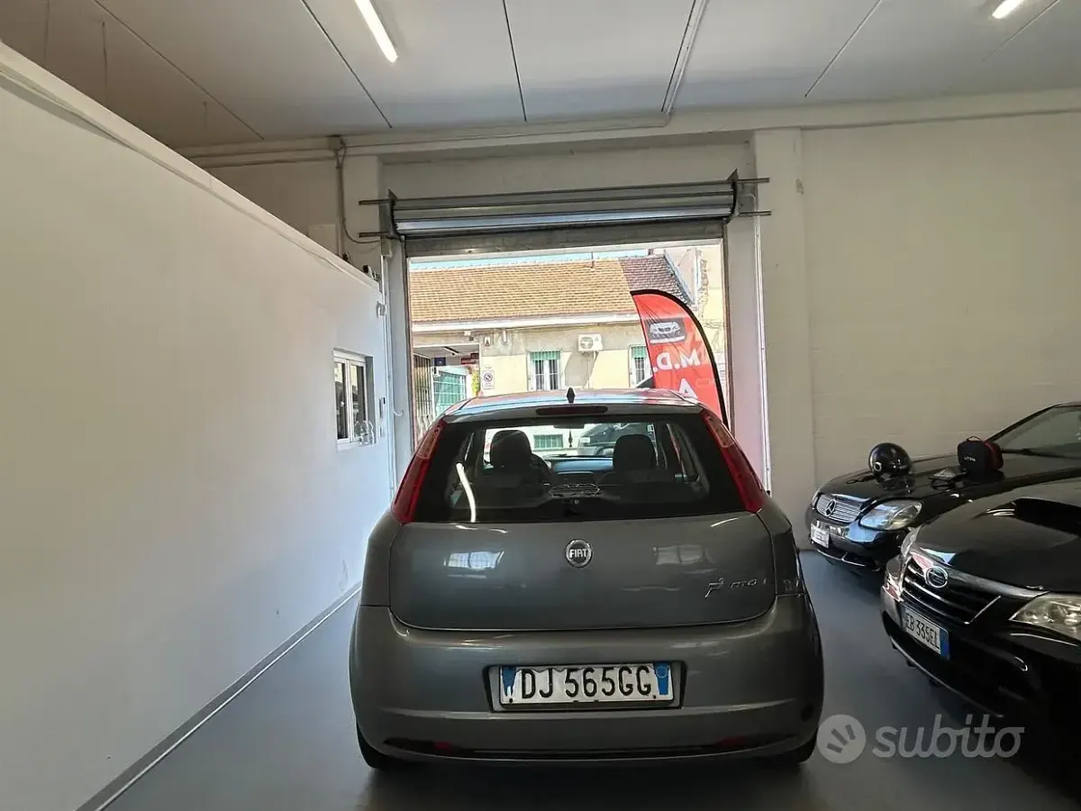 Usata Fiat Grande Punto 77 CV (56 kW) 2007 Grigio Utilitaria