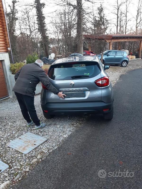 Usata Renault Captur 90 CV (66 kW) 2014 Grigio SUV