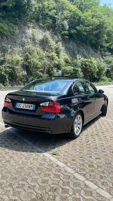 Usata BMW 318 122 CV (89 kW) 2007 Nero Berlina