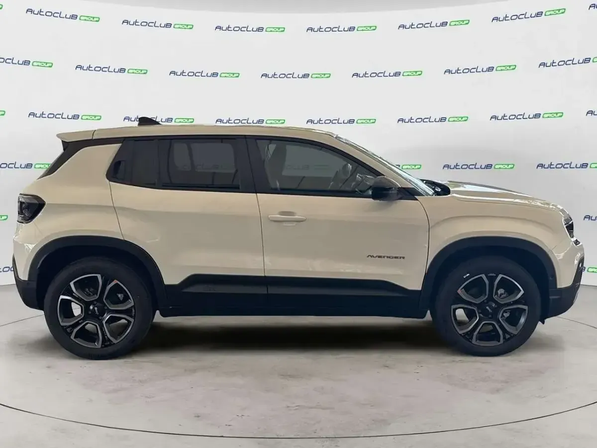 Nuova Jeep Avenger Summit 109 CV (80 kW) 2025 Vernice pastello  snow SUV