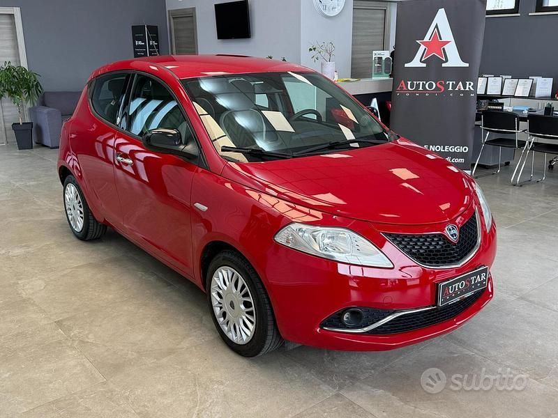 Gebraucht Lancia Ypsilon 69 PS (50 kW) 2016 Rot Kleinwagen