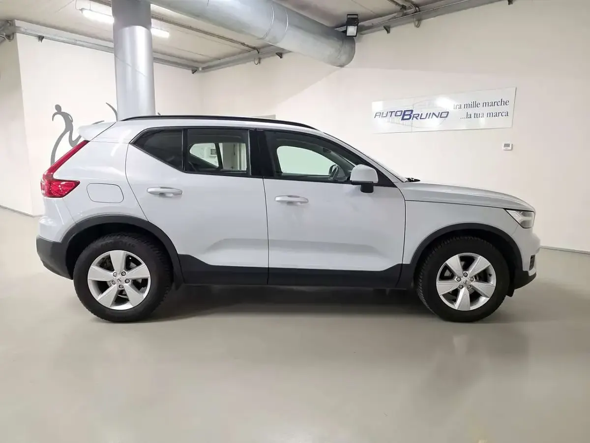Usata Volvo XC40 Momentum 163 CV (119 kW) 2020 Grigio SUV