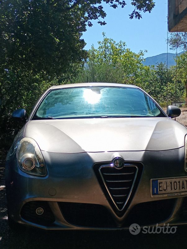 Grigio Usata 2011 Alfa Romeo Giulietta Due volumi | 6500 € (Buon prezzo) - Immagine 1/4