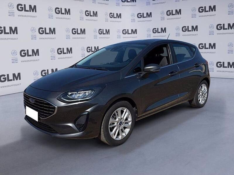 Grigio Usata 2023 Ford Fiesta Titanium Tre volumi | 15.500 € (Cara) - Immagine 1/4