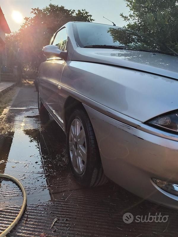 Usata Lancia Ypsilon 86 CV (63 kW) 2003 Utilitaria