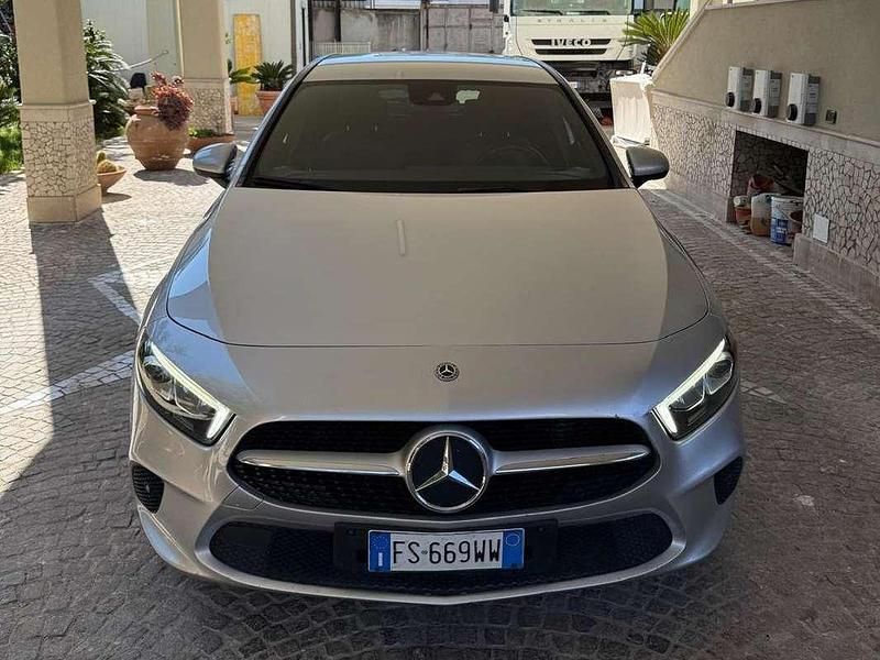 Usata 2018 Mercedes A180 Tre volumi | 16.500 € (Buon prezzo) - Immagine 1/4