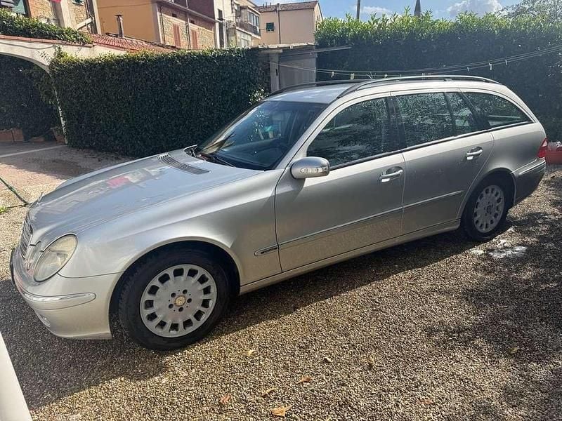 Usata Mercedes E270 Elegance 177 CV (130 kW) 2005 Argento Station wagon