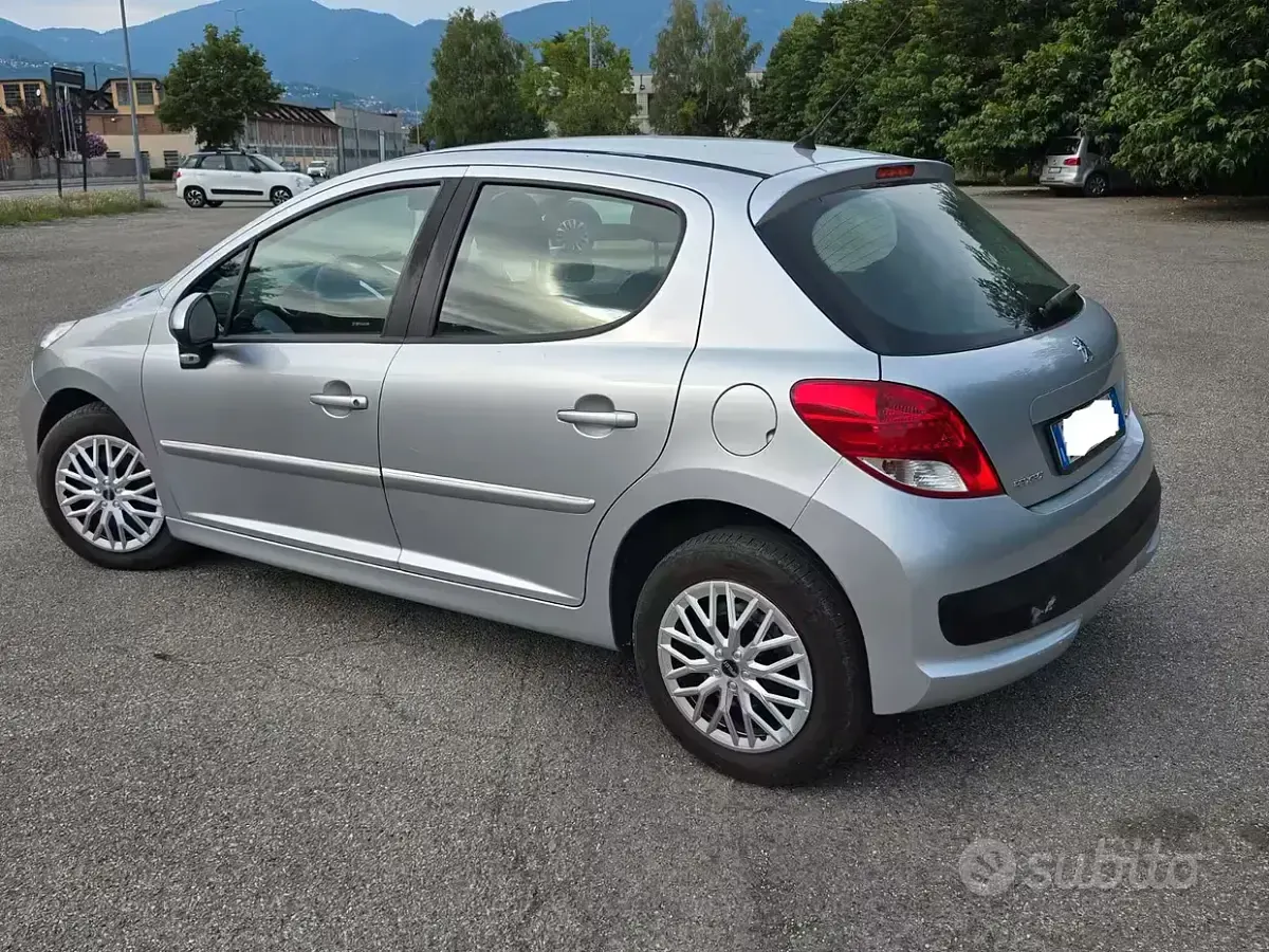 Usata Peugeot 207 73 CV (53 kW) 2013 Grigio Berlina