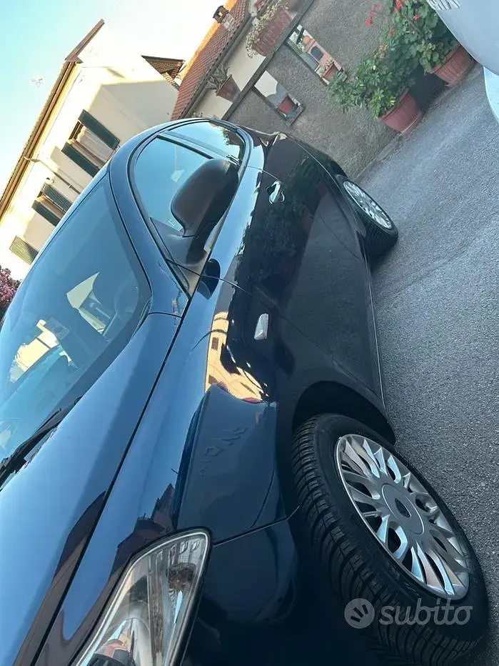Usata Lancia Ypsilon Silver 95 CV (69 kW) 2017 Bluazzurro Utilitaria